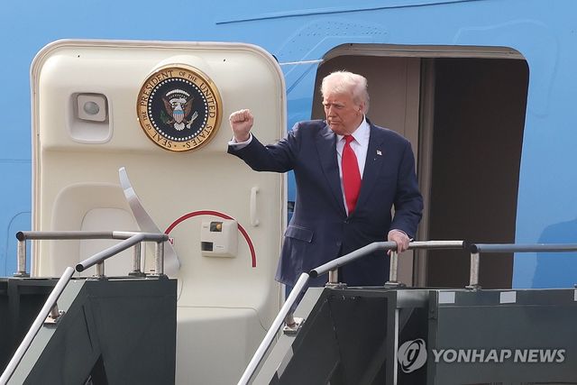 방한 일정 마치고 출국하는 트럼프 대통령