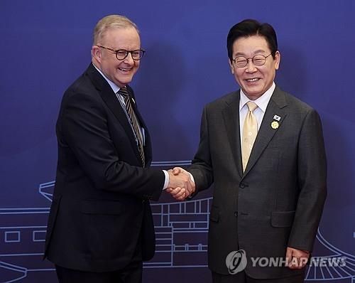 호주 총리 영접하는 이재명 대통령