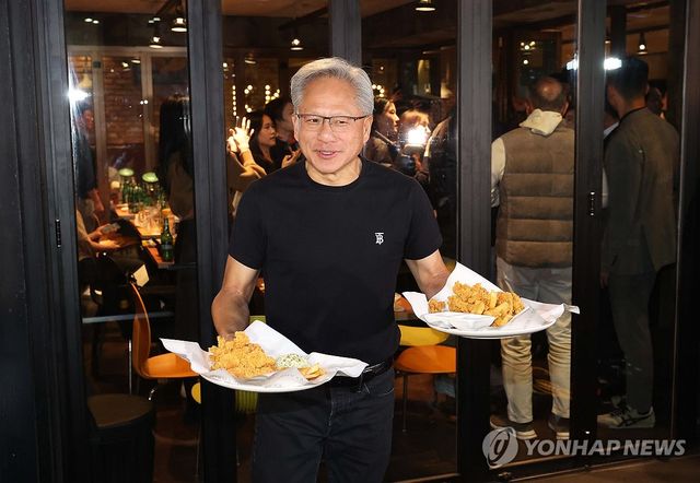 치킨 나눠주는 젠슨 황