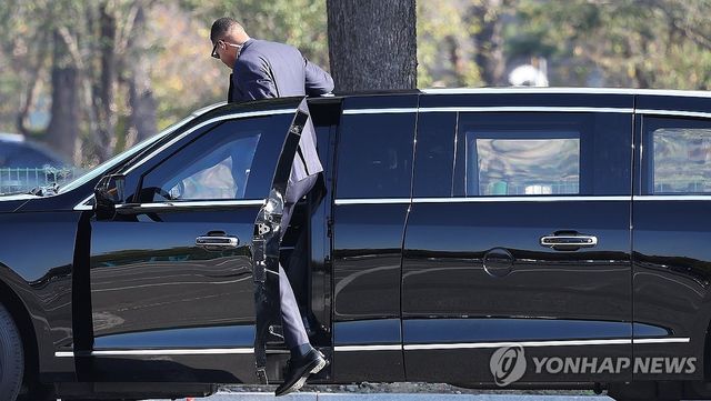 육중한 문 가진 '더 비스트'