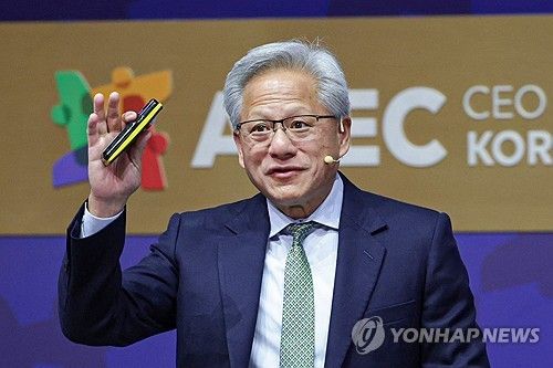 연설 마친 젠슨 황 엔비디아 최고경영자