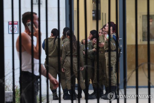 작년 7월 스데테이만 사건 수사에 항의하는 이스라엘 우파들이 침입했던 이스라엘 군사법원 기지