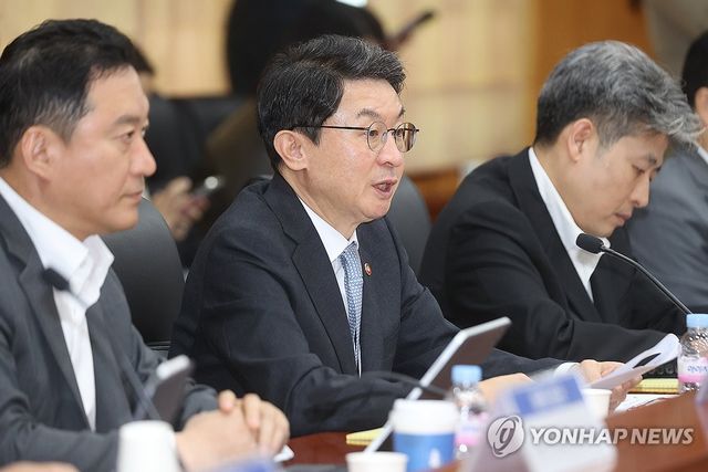 인사말하는 이억원 금융위원장