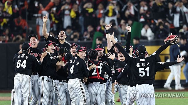 LG, 한화 이기고 2년 만에 통합우승