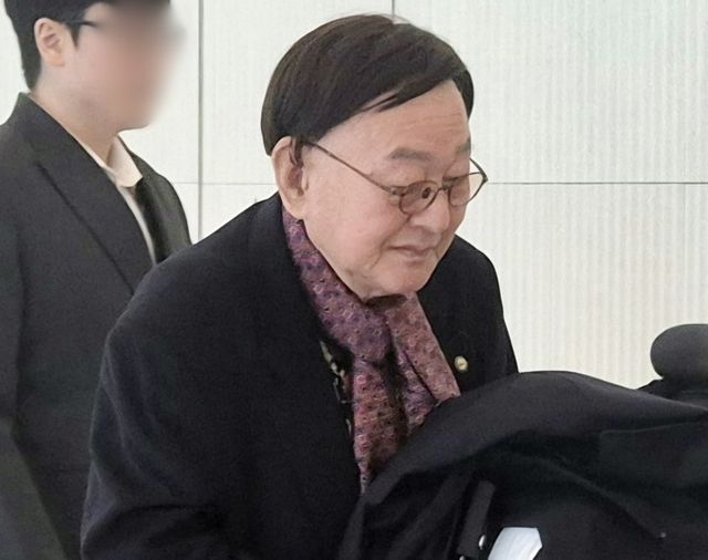 '김건희일가' 동업자 김충식 특검출석