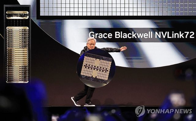 그레이스 블랙웰 NVLink72 들고 나타난 젠슨 황