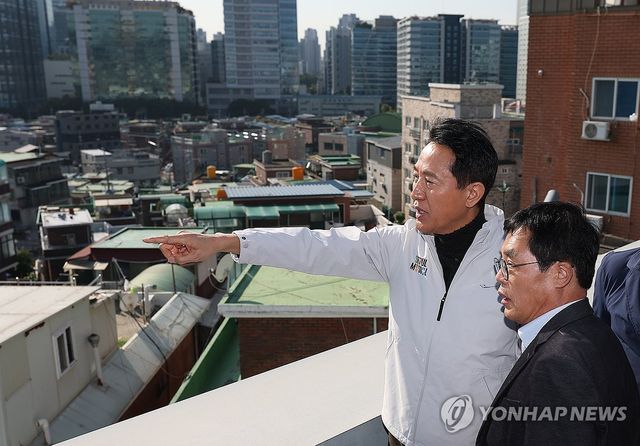 재개발 구역 둘러보는 오세훈 시장