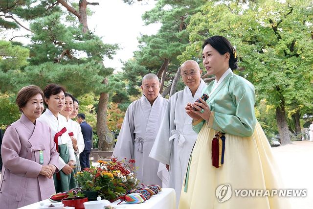 불국사 친교행사 참석한 김혜경 여사
