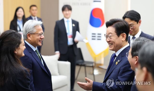 젠슨 황 대표 맞이하는 이재명 대통령