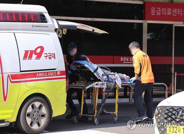 응급의료센터 이송되는 환자