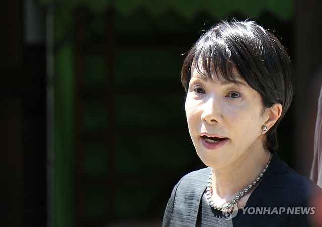 8월 야스쿠니신사 참배 당시의 다카이치