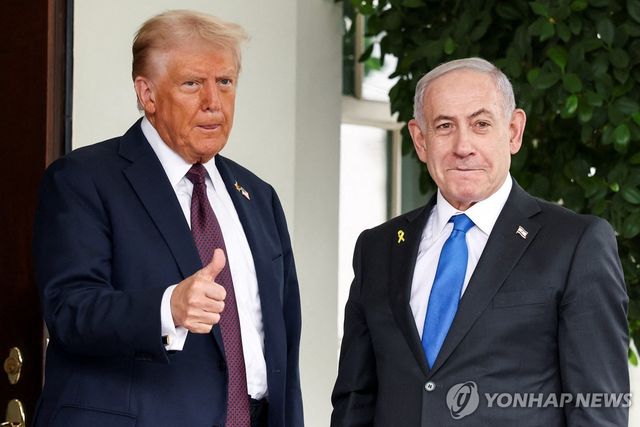 네타냐후와 함께 선 트럼프 미국 대통령