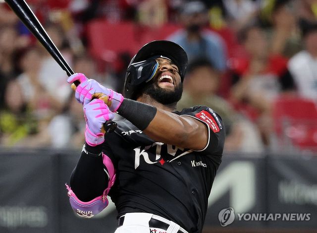 아쉬워하는 로하스