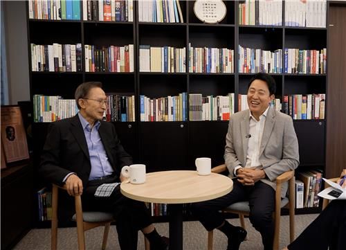 오세훈-이명박 청계천 복원 20주년 기념 특별대담 모습