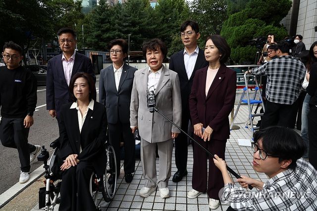 이진숙 전 위원장 석방요구하는 국민의힘 의원들