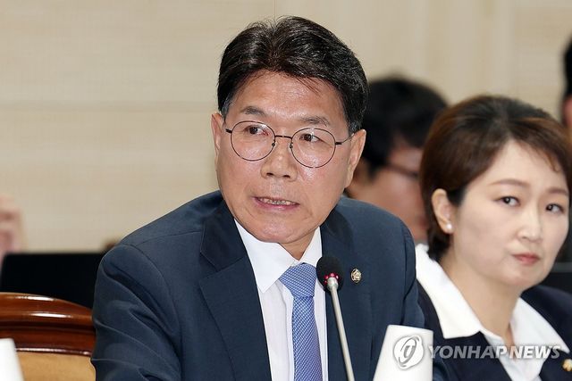 질의하는 이재관 의원