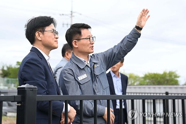 김정관 장관, 울산 석유화학산업단지 방문