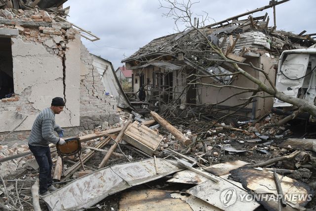 러시아 공습에 파괴된 르비우 지역의 주택