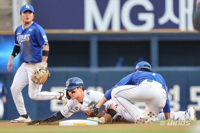 올해 7월 삼성과 경기에서 도루에 성공하는 NC. 