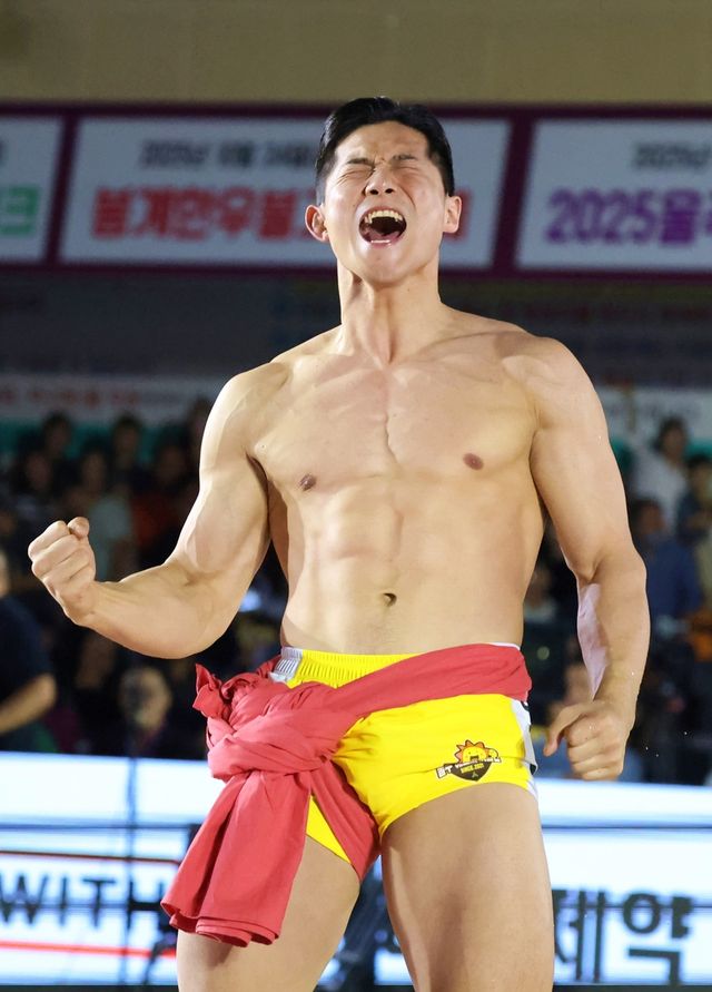 울주군청 노범수, 추석씨름대회서 태백장사