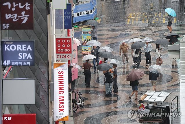 비 내리는 명동