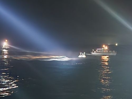 밀입국 의심 선박 검거