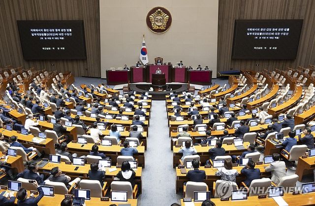 국회 증언·감정법 본회의 상정, 여야 다시 필리버스터 돌입