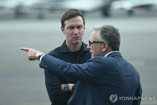 도널드 트럼프 미국 대통령의 사위 재러드 쿠슈너(왼쪽)과 스티브 위트코프 중동특사