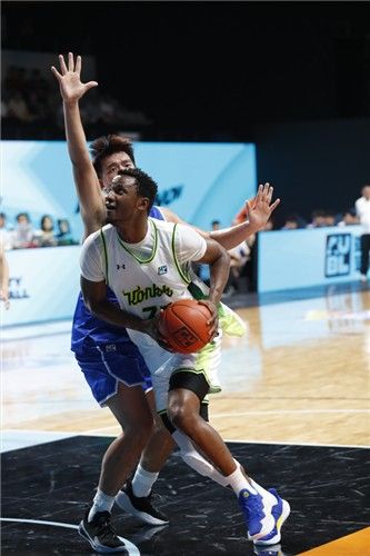 건국대 농구부 선수 프레디 무티바