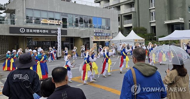 관광객을 위한 강릉농악 공연
