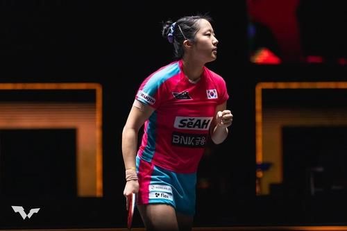 파이팅 외치는 신유빈