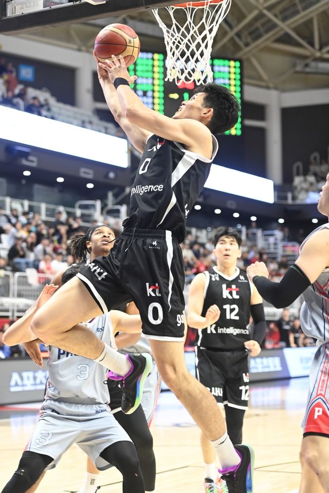 하윤기의 리버스 레이업 슛