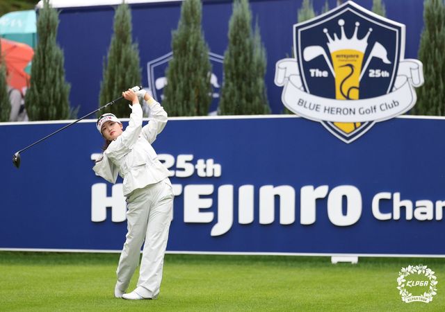 티샷하는 노승희