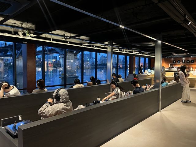 뚝섬 선착장 '바이닐'