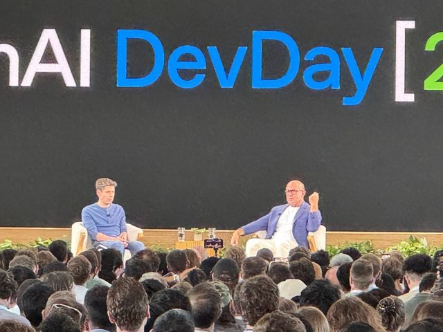 샘 올트먼(왼쪽)과 조니 아이브