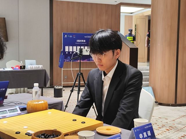 신진서 9단이 제3회 란커배 8강에 올랐다.