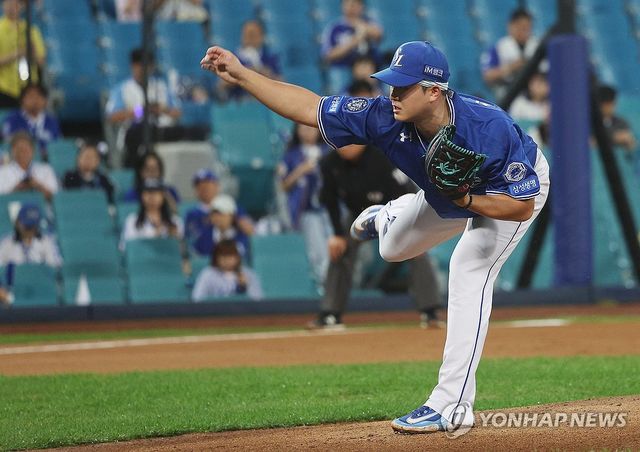 역투하는 최원태