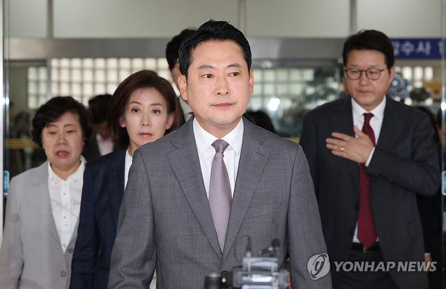 영등포경찰서 방문한 장동혁 대표