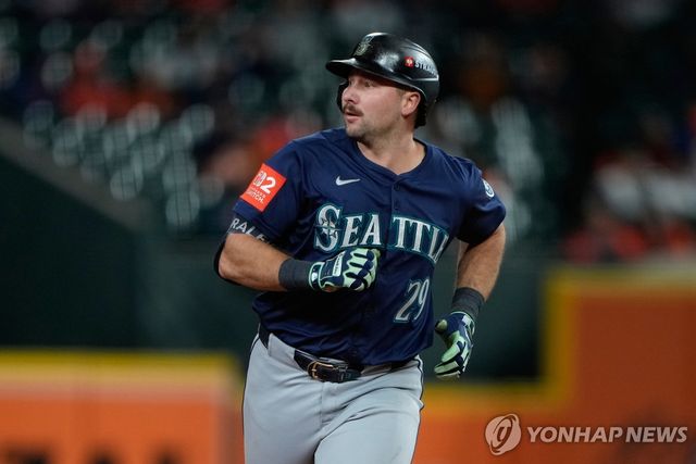 9회 쐐기 2점 홈런을 때린 시애틀 칼 롤리