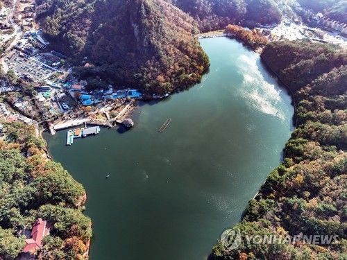 단풍에 물든 포천 산정호수