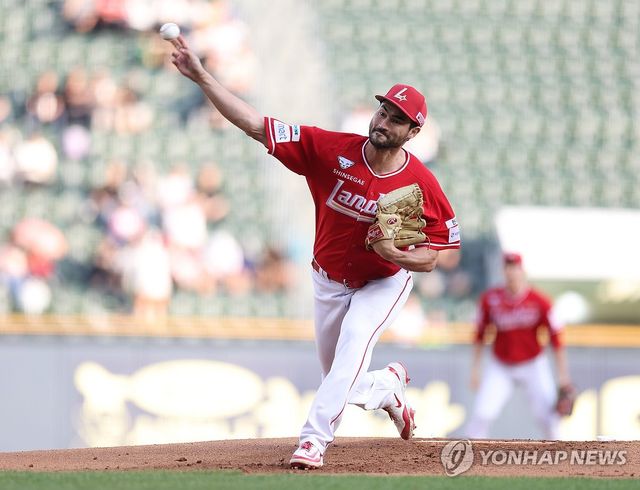 역투하는 화이트