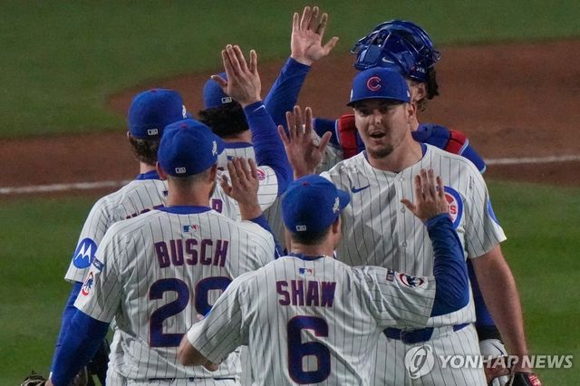 승리 후 기뻐하는 컵스 선수들. 