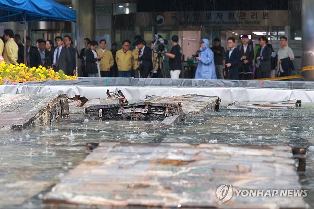 소화수조에 담긴 배터리