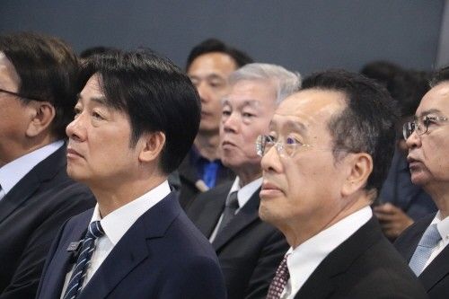 라이칭더 대만 총통. 구리슝 대만 국방부장(앞줄 왼쪽부터)