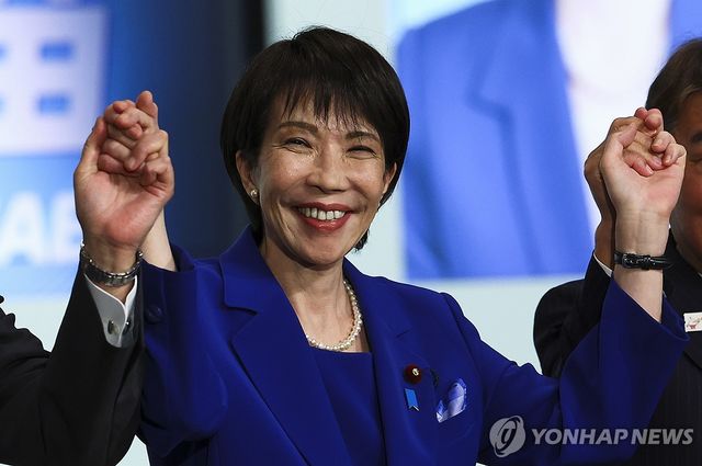 '극우성향' 다카이치, 예상깨고 자민당 새총재…첫女총리 '눈앞'