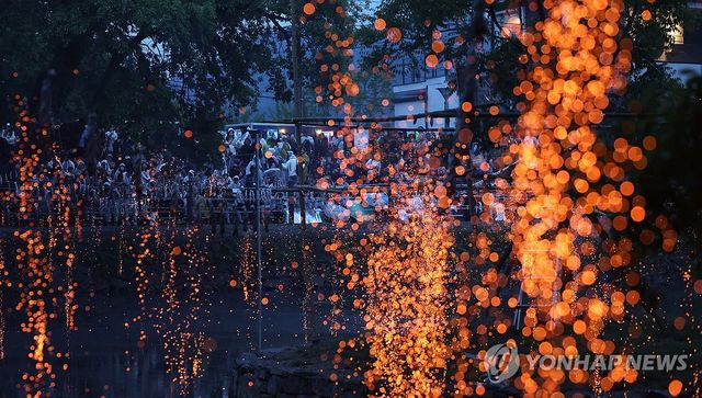 함안낙화놀이…불꽃 팡팡