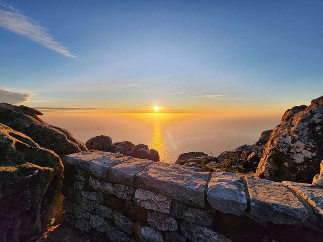 2023년 4월 11일 테이블마운틴 정상에서 바라본 석양