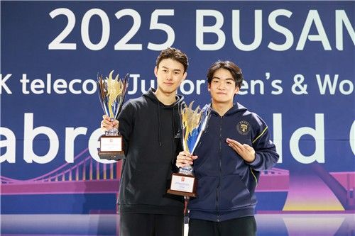 우승자 이준희(오른쪽)와 준우승 김지환