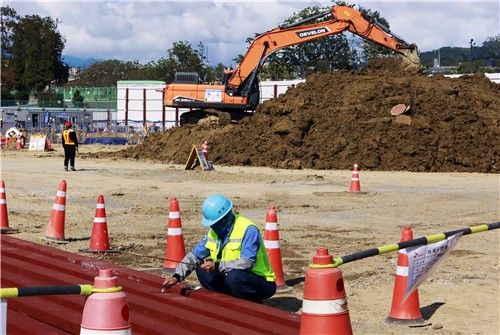 SK AI DC 울산 현장에서 기초공사 중인 모습