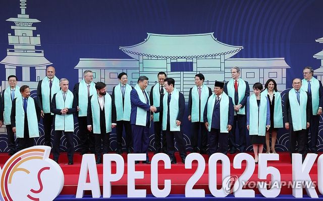 이재명 대통령, APEC 정상들과